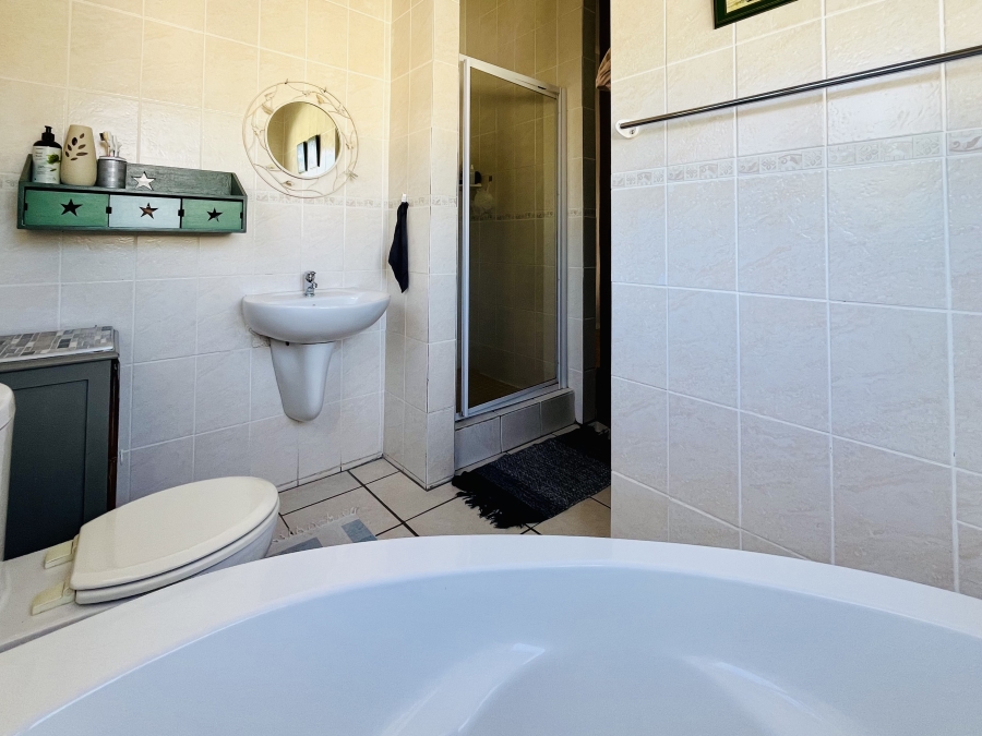 3 Bedroom Property for Sale in Sandbaai Western Cape
